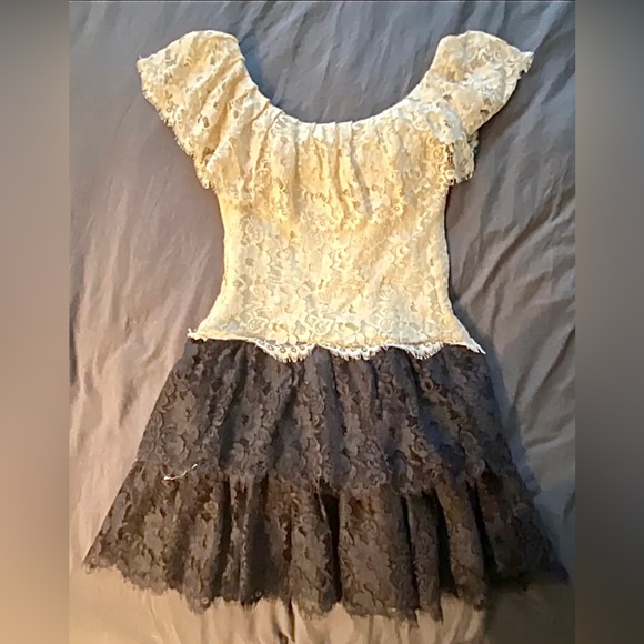 1980s Vintage Bill Blass Lace Dress - Picture 1 of 4